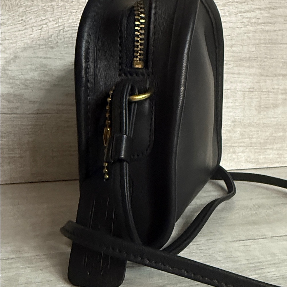 Coach Vintage Black Leather Crossbody Bag; Excellent Vintage Condition - Picture 3 of 11